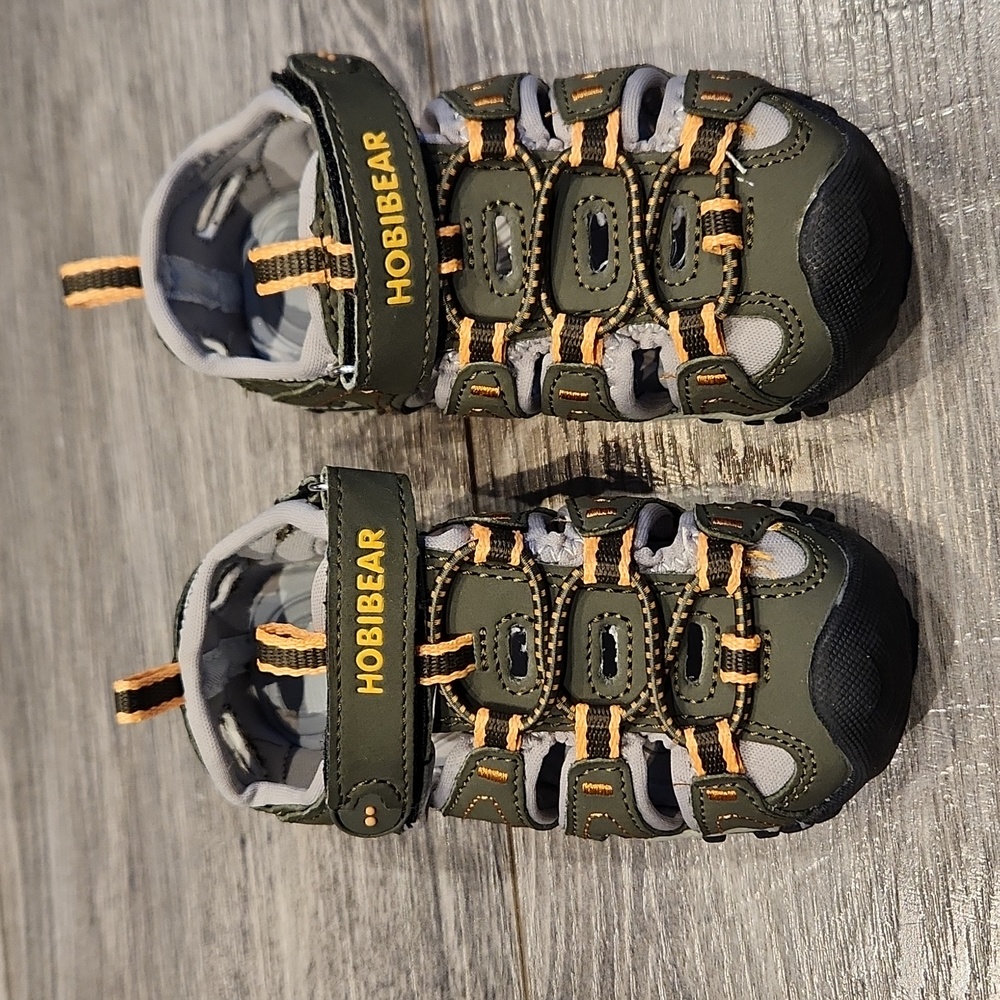 EUC Hobibear Boys sz 1.5 sandals w/velcro straps